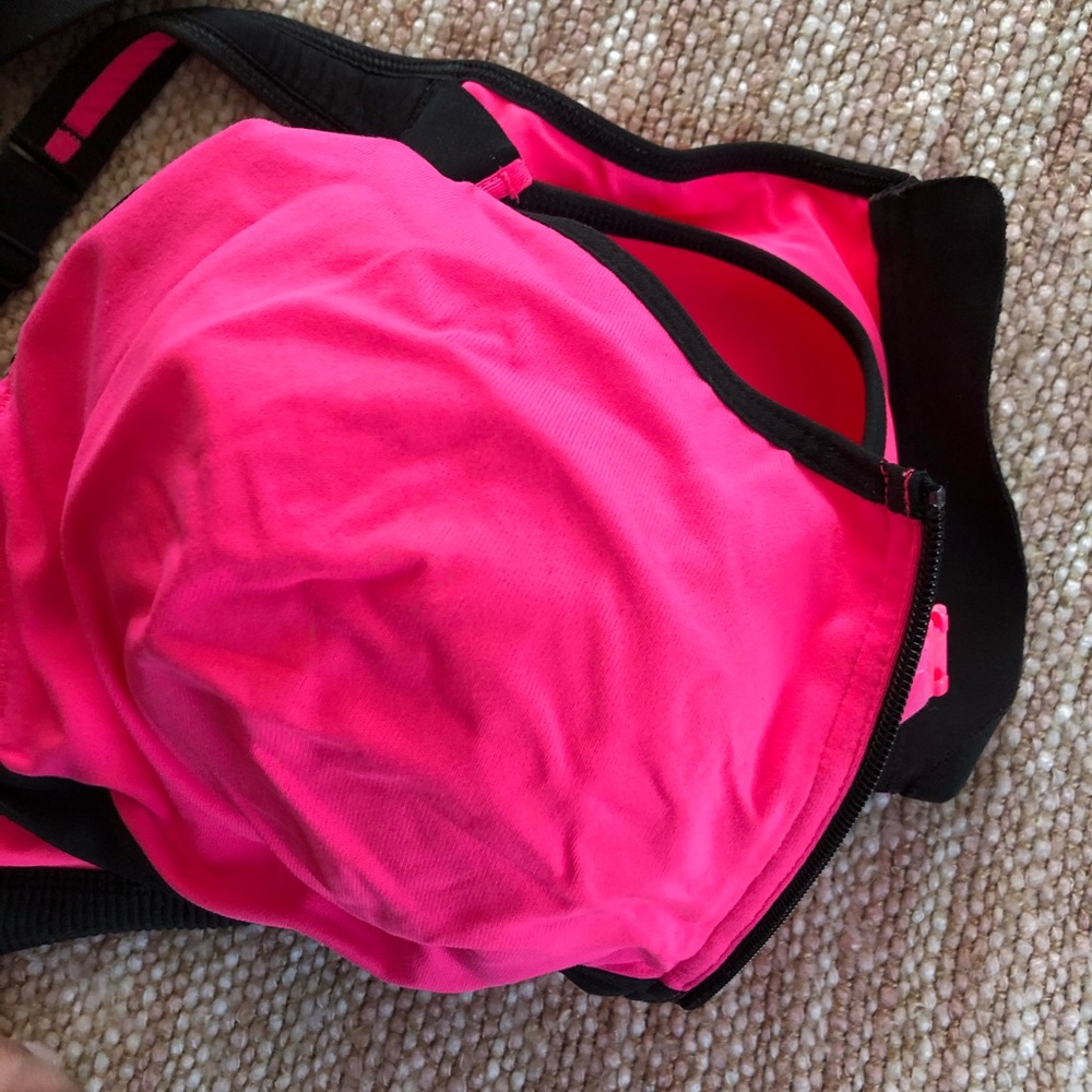 VS clip and zip front sports bra